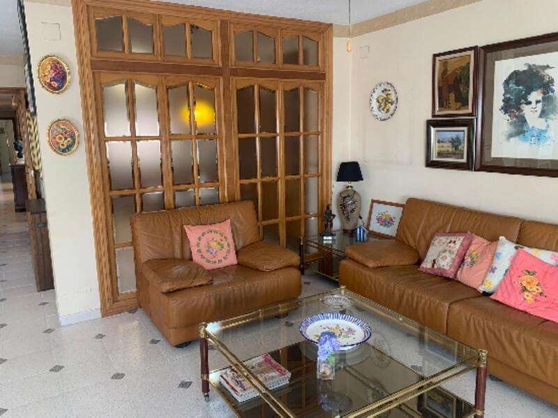 4 bedroom Apartment for sale