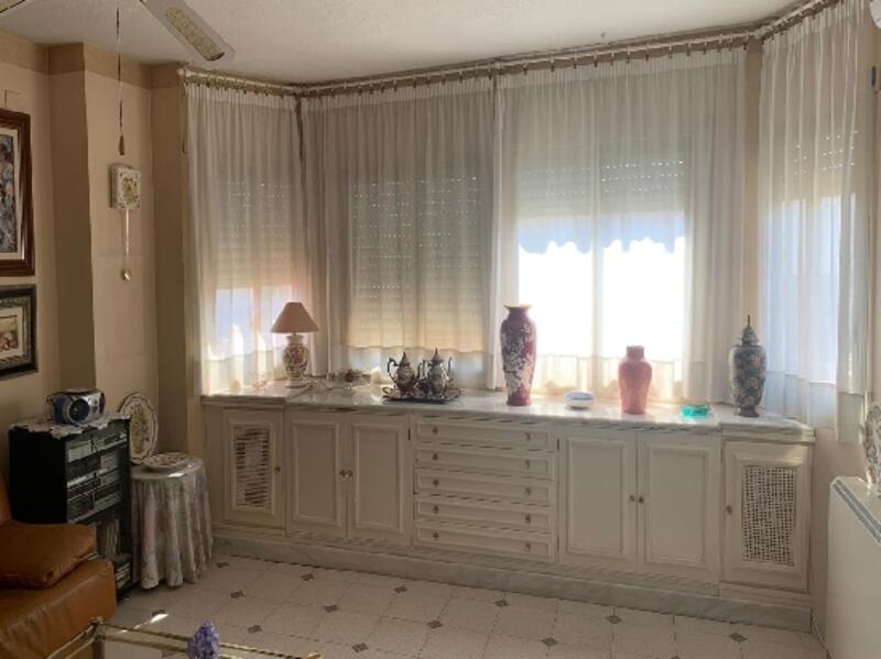 4 bedroom Apartment for sale