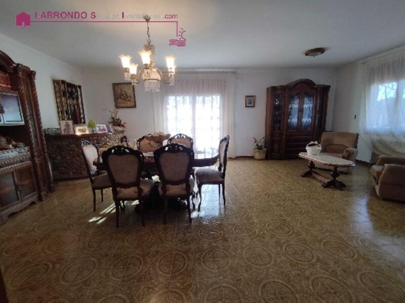 6 bedroom Villa for sale