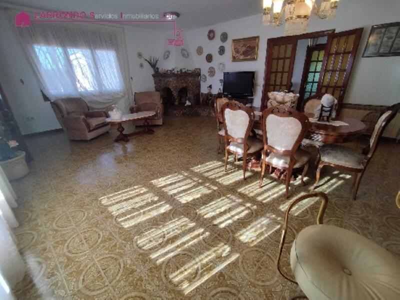 6 bedroom Villa for sale