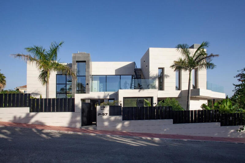 Villa til salgs i Nueva Andalucia, Málaga
