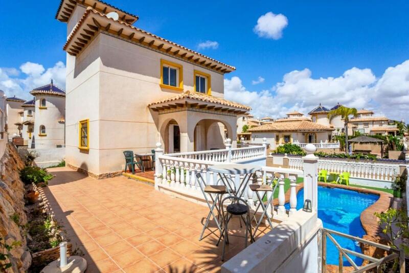 вилла продается в La Zenia, Alicante