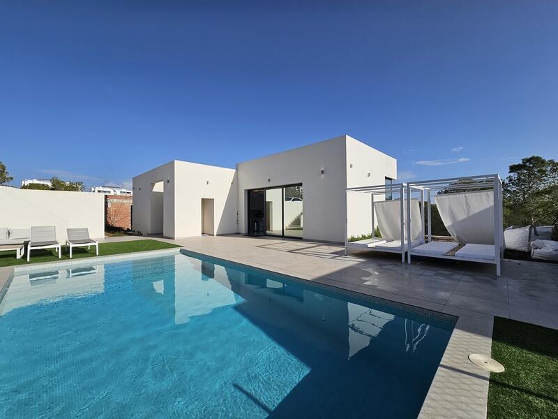Villa till salu i Villamartin, Alicante