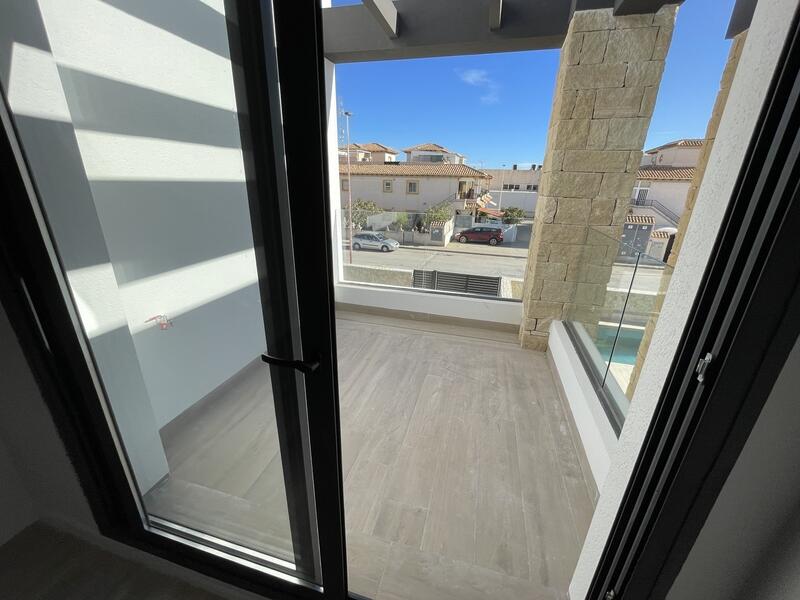 4 bedroom Apartment for sale