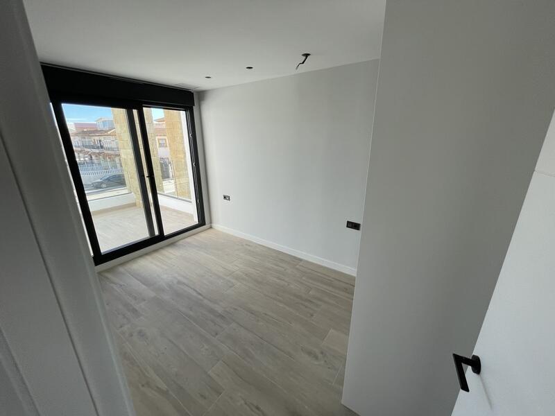 4 bedroom Apartment for sale