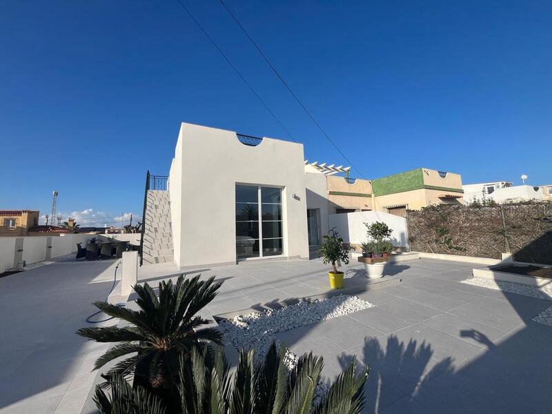 Villa à vendre dans La Siesta, Alicante