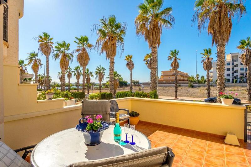 Byhus til salg i Cabo Roig, Alicante