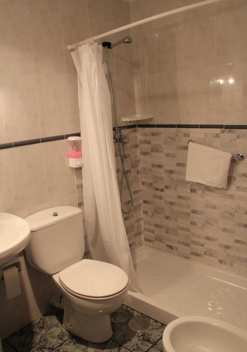 16 Cuarto Local Comercial en venta