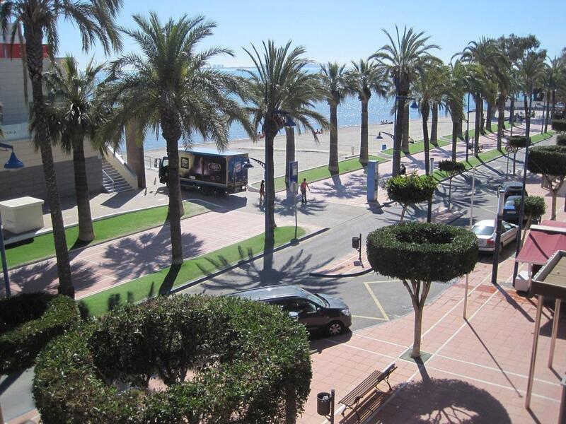 16 Cuarto Local Comercial en venta
