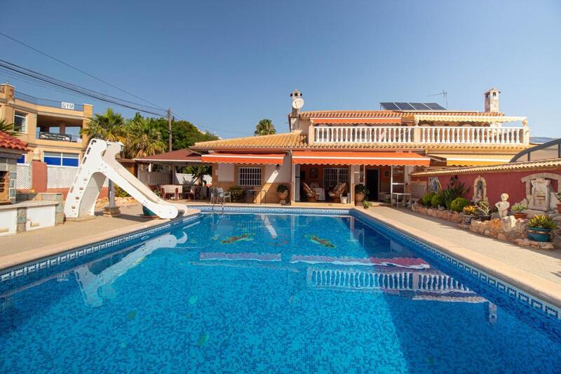 Villa til salg i Orihuela Costa, Alicante