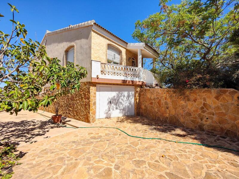 Villa til salgs i Torrevieja, Alicante