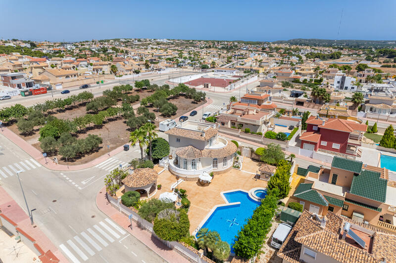 4 Cuarto Villa en venta