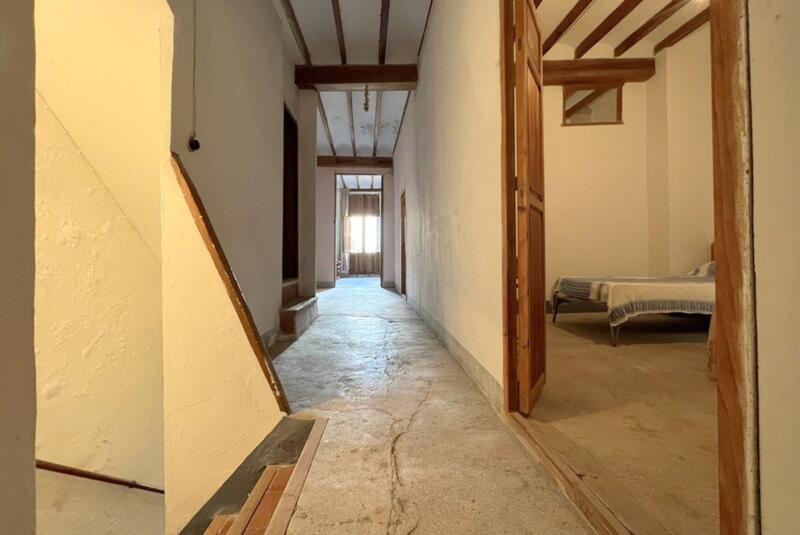 5 bedroom Townhouse for sale