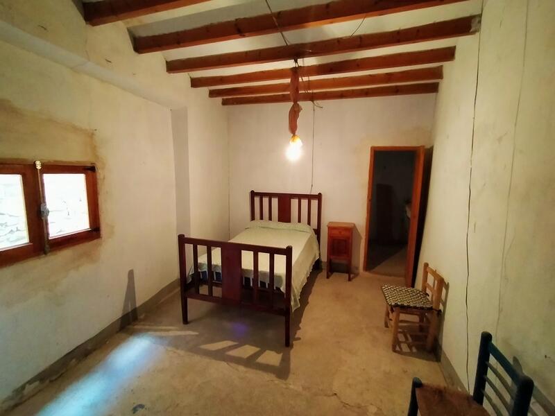 5 bedroom Townhouse for sale