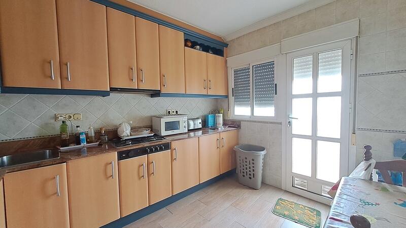3 slaapkamer Gezinswoning Te koop
