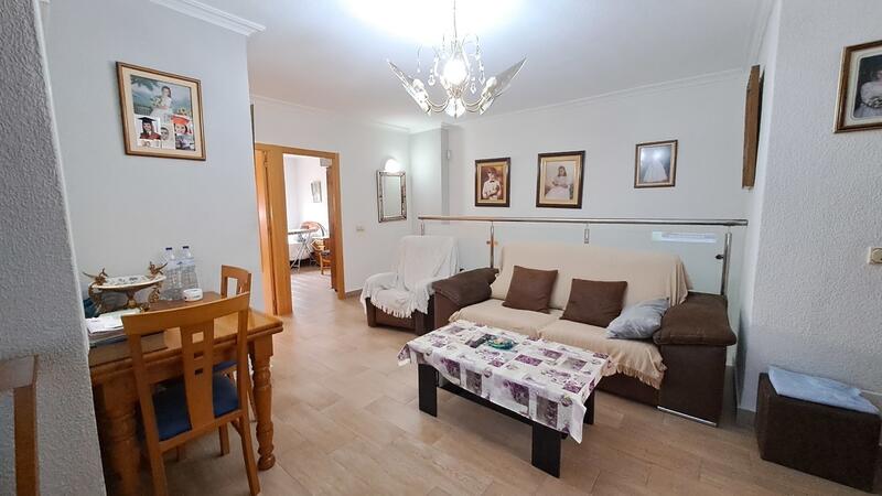 3 slaapkamer Gezinswoning Te koop