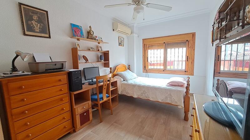 3 slaapkamer Gezinswoning Te koop