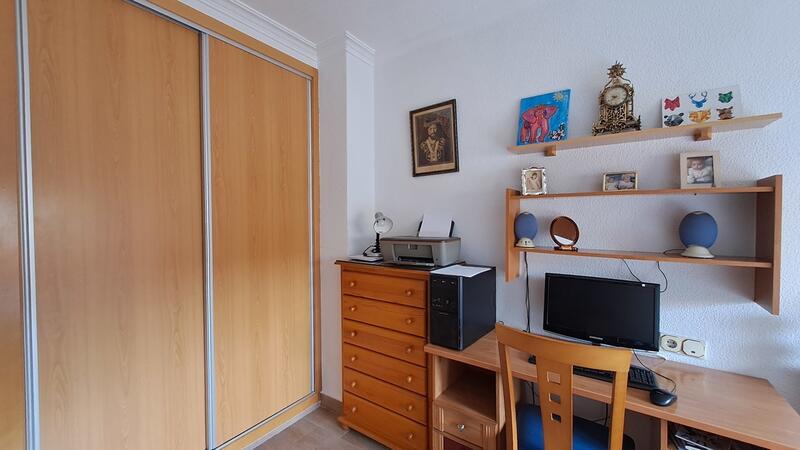 3 slaapkamer Gezinswoning Te koop