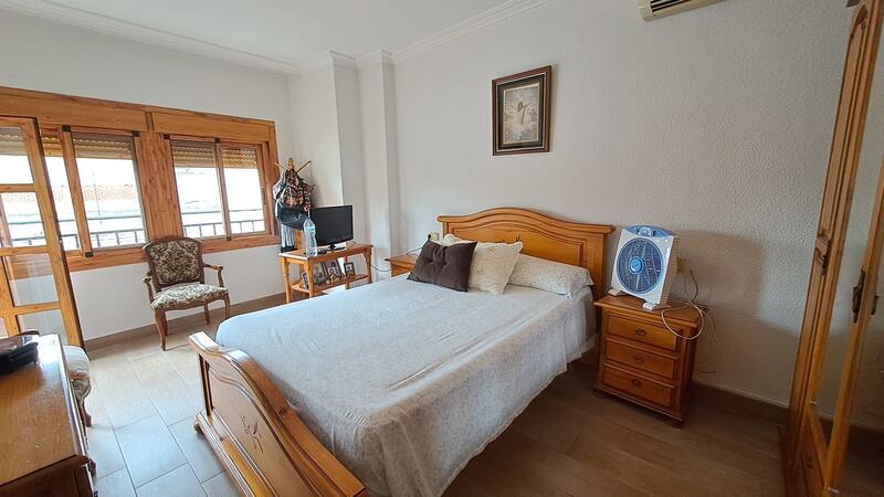 3 slaapkamer Gezinswoning Te koop