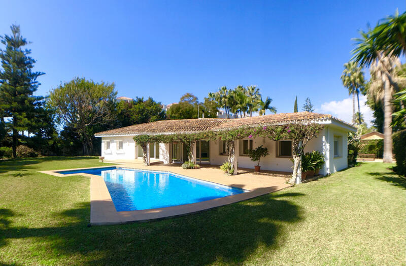 Villa à vendre dans San Pedro de Alcantara, Málaga
