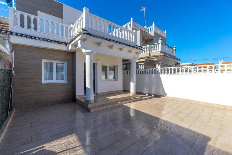 Villa til salg i Torrevieja, Alicante