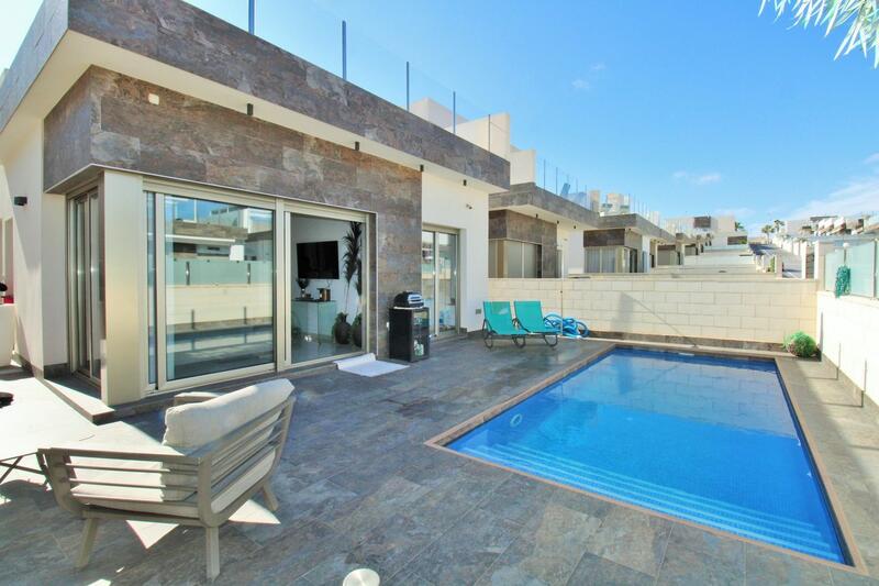 Villa Te koop in Villamartin, Alicante