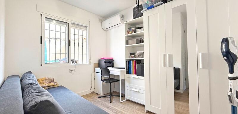 4 slaapkamer Gezinswoning Te koop