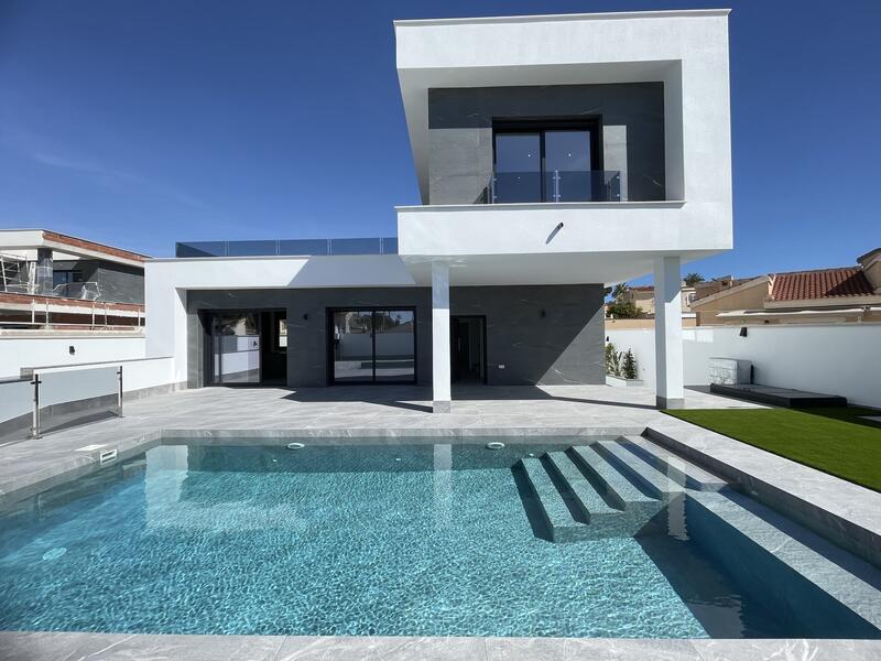 Villa for sale in Ciudad Quesada, Alicante
