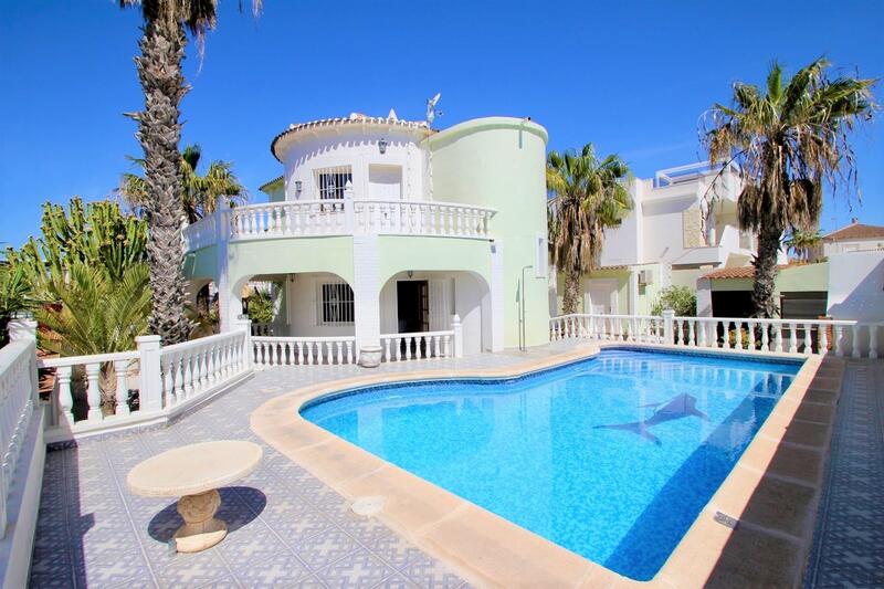вилла продается в Villamartin, Alicante