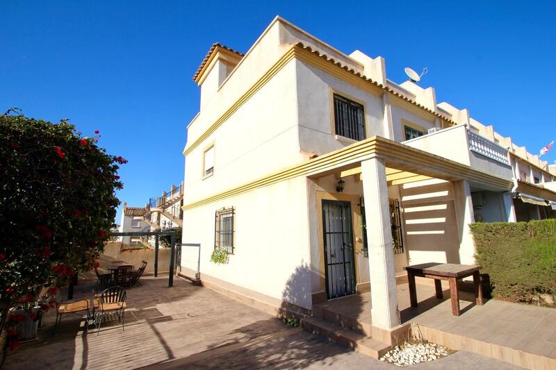 Adosado en venta en Villamartin, Alicante
