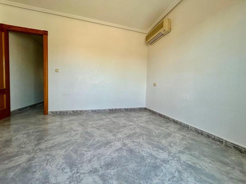 3 slaapkamer Gezinswoning Te koop