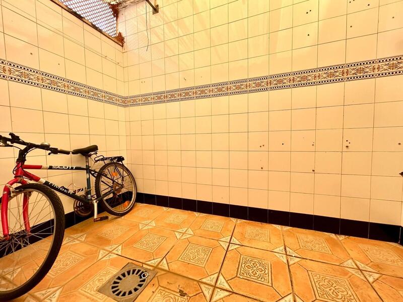 3 slaapkamer Gezinswoning Te koop