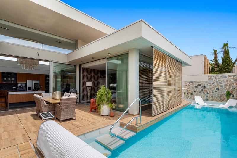 6 bedroom Villa for sale