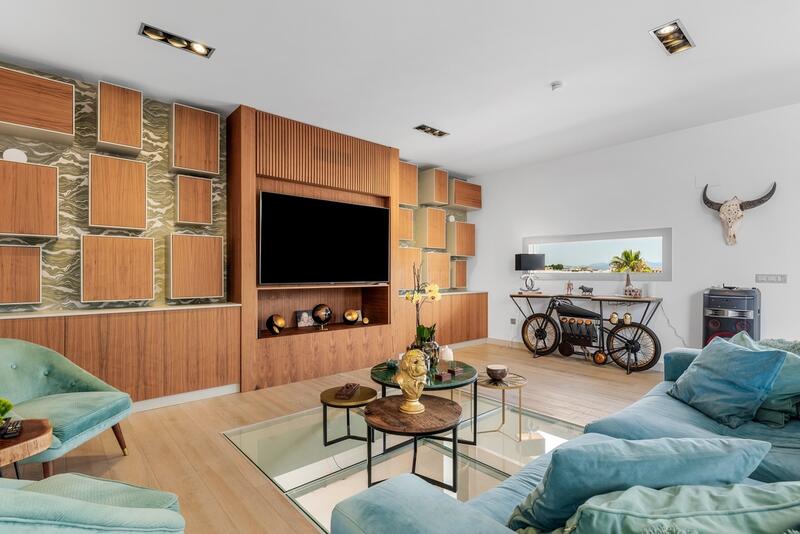 6 bedroom Villa for sale