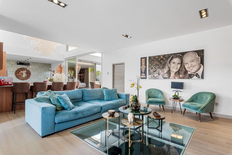 6 bedroom Villa for sale