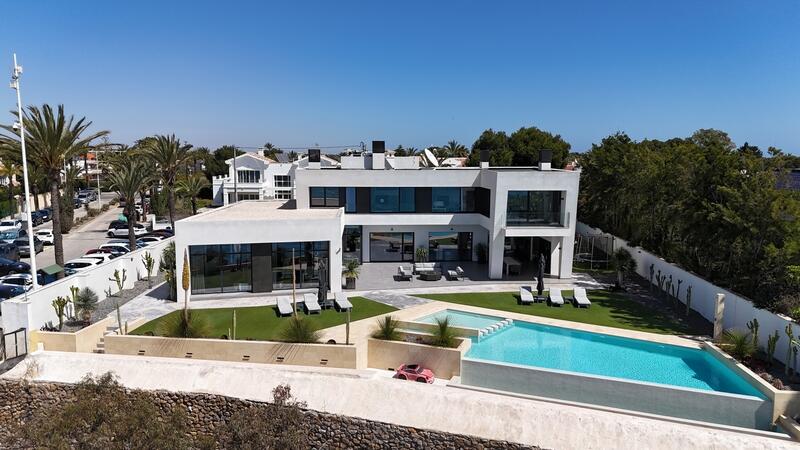 Villa for sale in Cabo Roig, Alicante