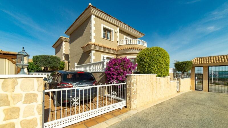 Villa til salg i Los Altos, Alicante