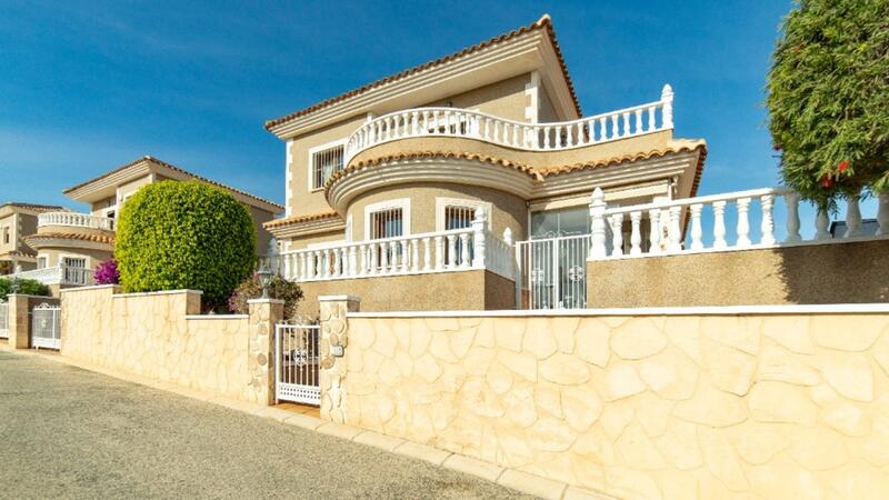 2 спальная комната вилла продается