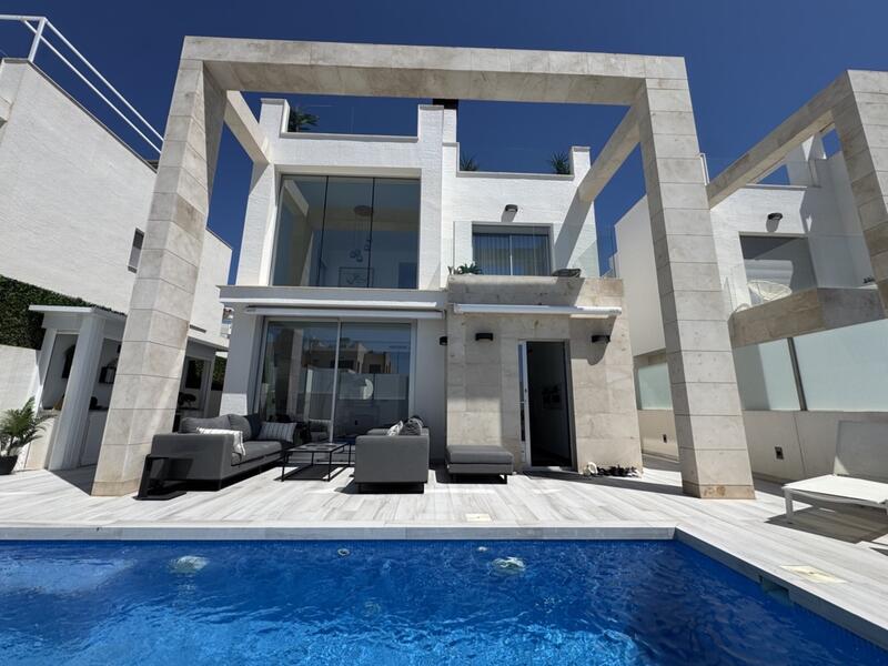 4 slaapkamer Villa Te koop