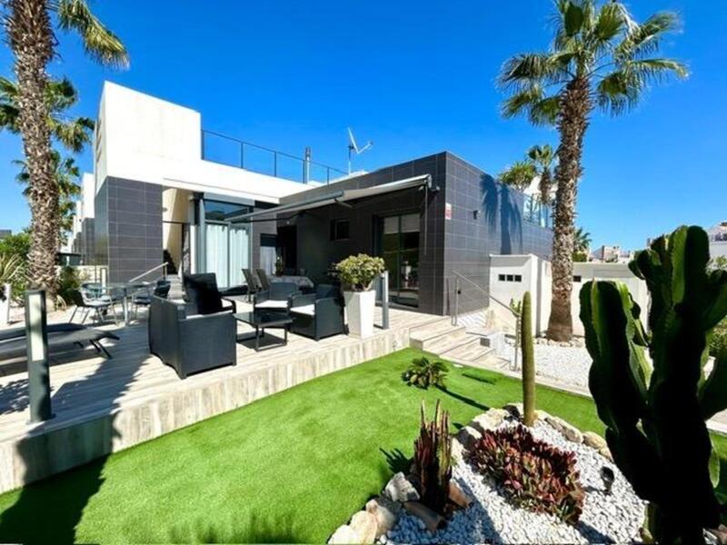 Villa til salg i Villamartin, Alicante