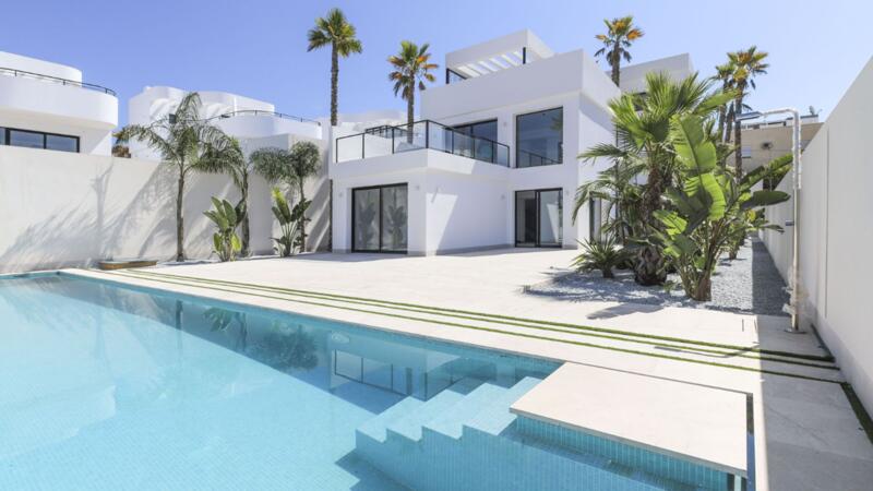 Villa en venta en La Marina, Alicante