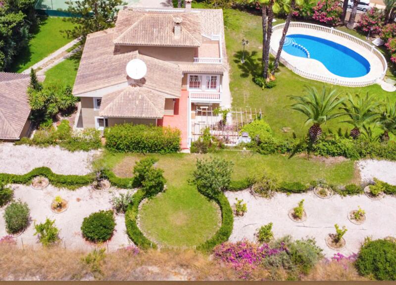 Villa for sale in Villamartin, Alicante
