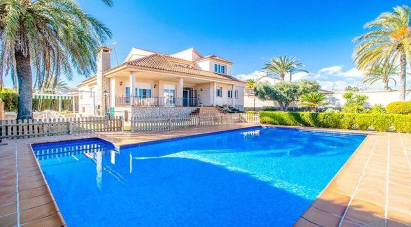Villa til salgs i Mil Palmeras, Alicante