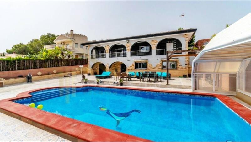 5 bedroom Villa for sale