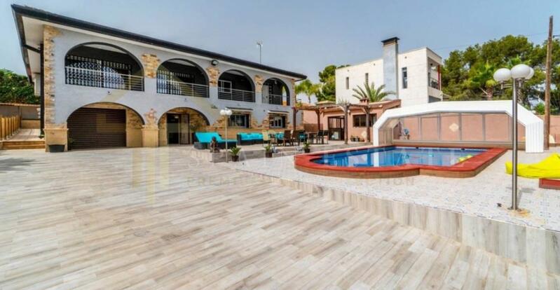 5 bedroom Villa for sale
