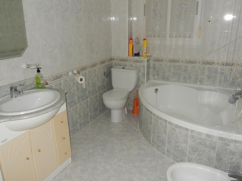 3 slaapkamer Gezinswoning Te koop