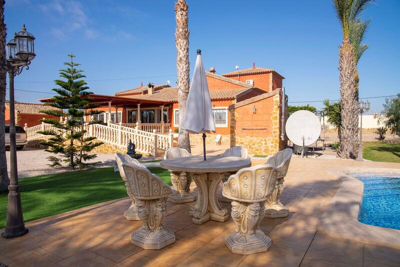 6 bedroom Country House for sale