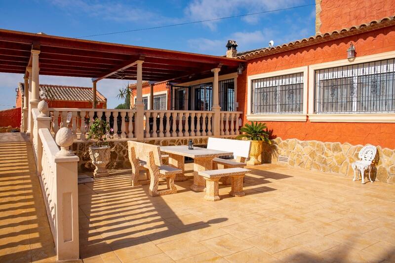 6 bedroom Country House for sale
