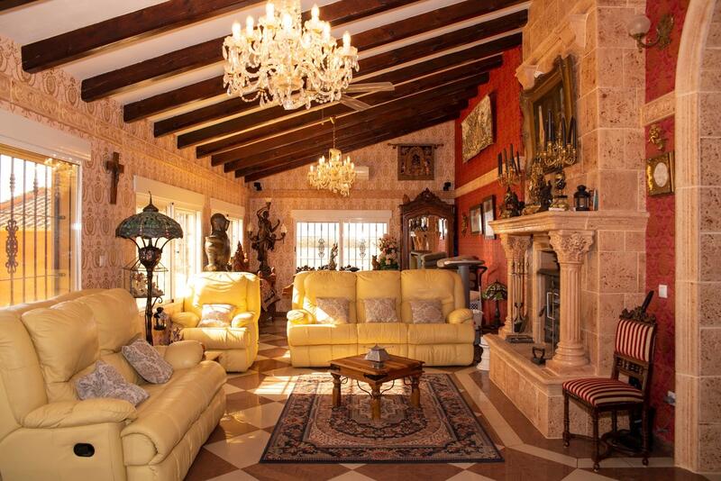 6 bedroom Country House for sale