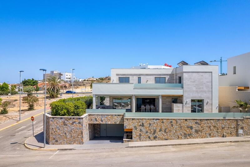 Villa for sale in Benijófar, Alicante